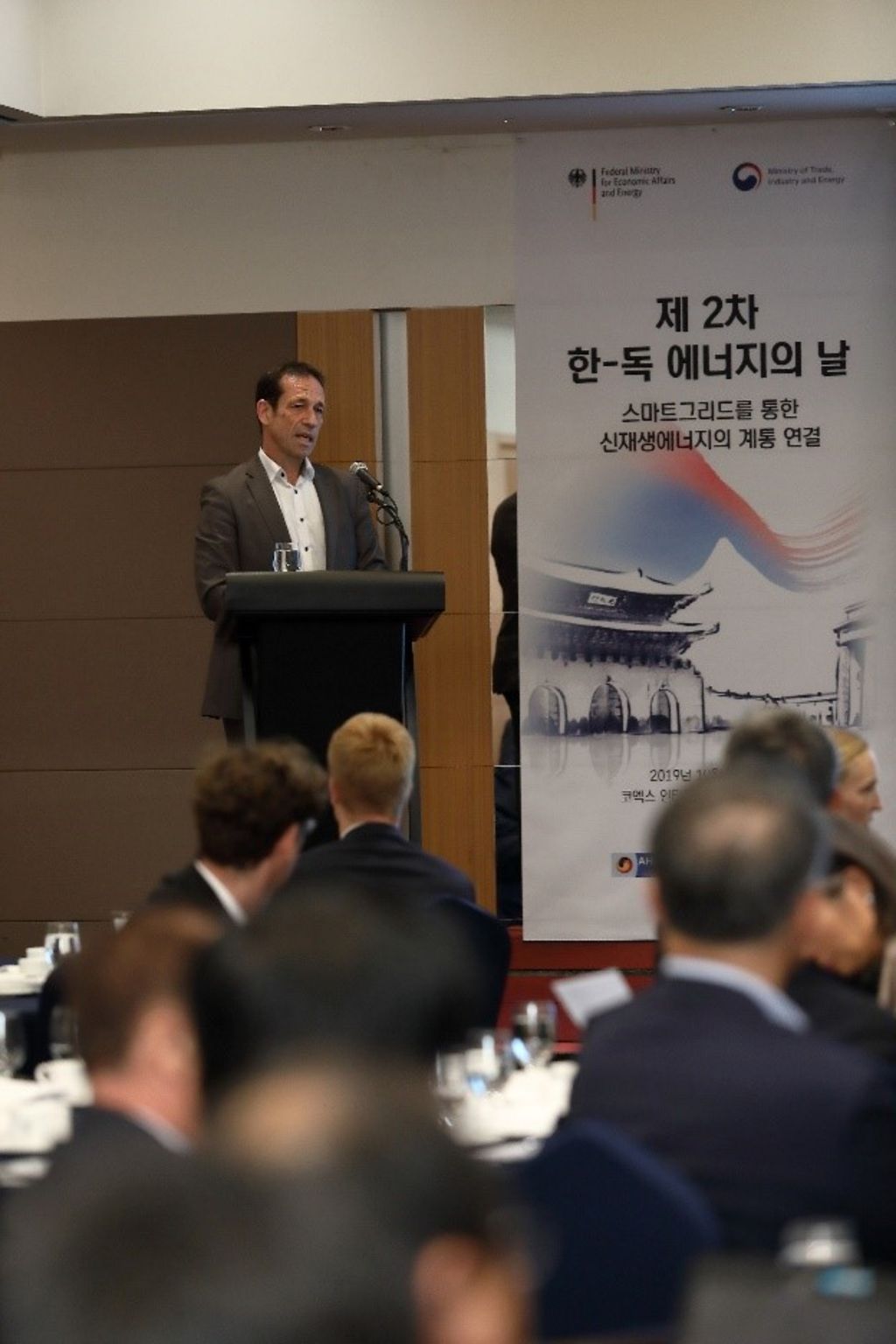 Thorsten Herdan, Director General, Energy Policy (BMWi), gives a keynote speech at the 2nd Korean-German Energy Day. 